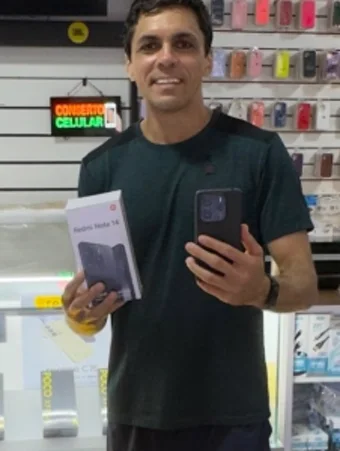Cliente da Mundo Cell com um Redmi Note 14