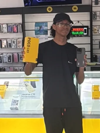 Cliente da Mundo Cell com um POCO C85